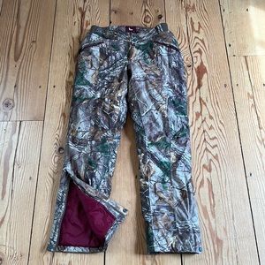 Trendy Women Ski Pants in camo, warn 8 times (2 skiing seasons).